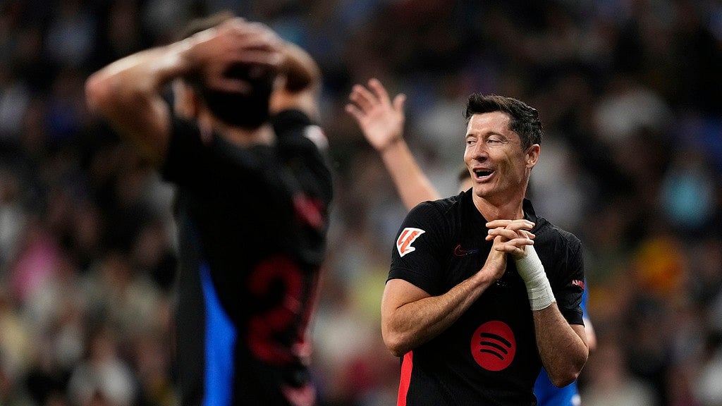 AP/Jose Breton : Barcelona's Robert Lewandowski reacts during a Spanish La Liga soccer match between Espanyol and Barcelona in Barcelona, Spain, Thursday, May 15, 2025