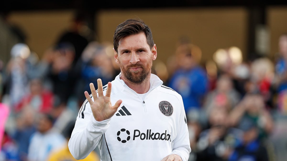 (Santiago Mejia/San Francisco Chronicle via AP)

 : Inter Miami forward Lionel Messi (10) acknowledges spectators ahead of an MLS game against the San Jose Earthquakes at PayPal Park in San Jose, Calif., on Wednesday, May 14, 2025. 