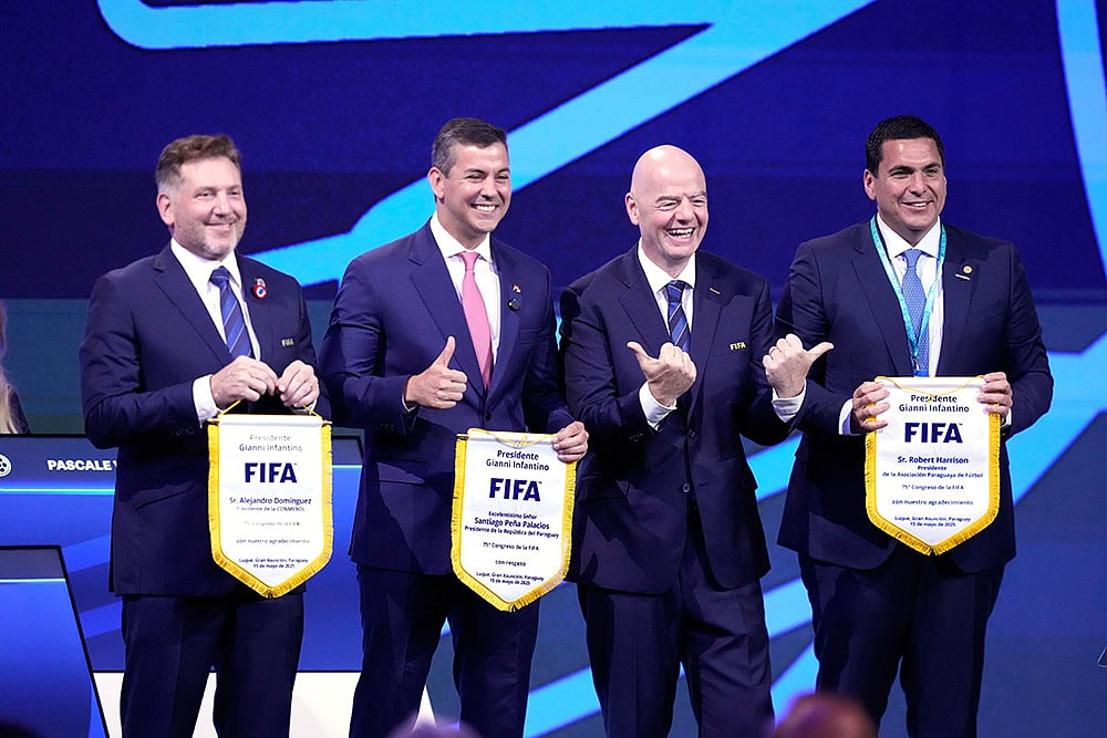 | Photo: AP/Fernando Calistro : 75th FIFA Congress