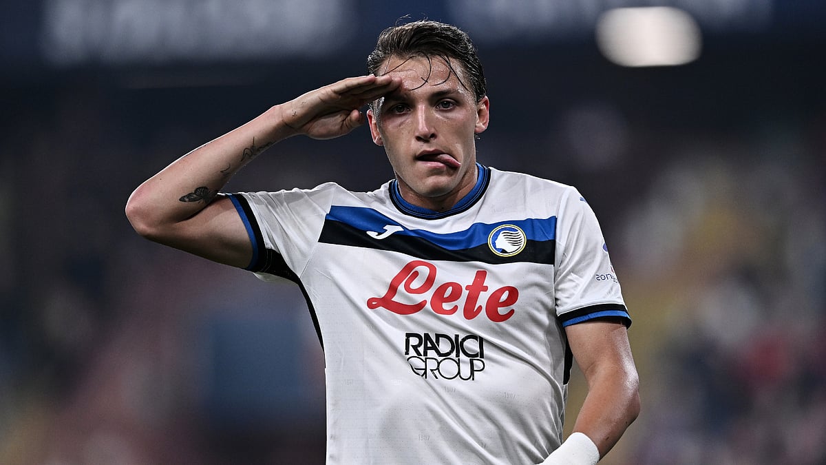 Mateo Retegui celebrates his goal against Genoa