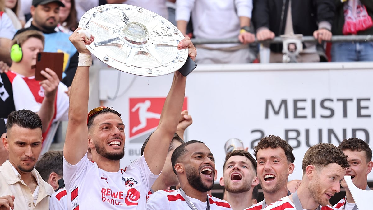 Koln lift the 2. Bundesliga trophy