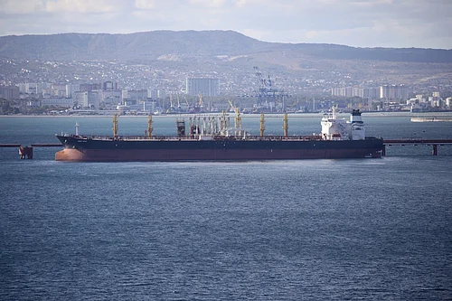 AP : Russian oil tanker