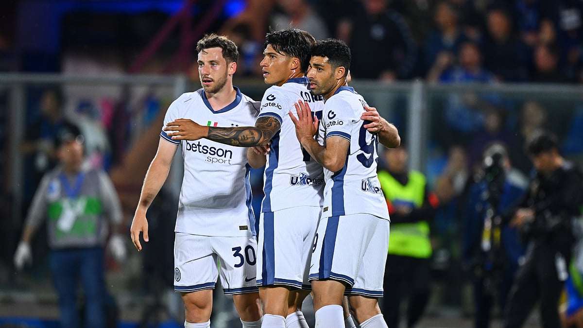 Inter celebrate their goal against Como