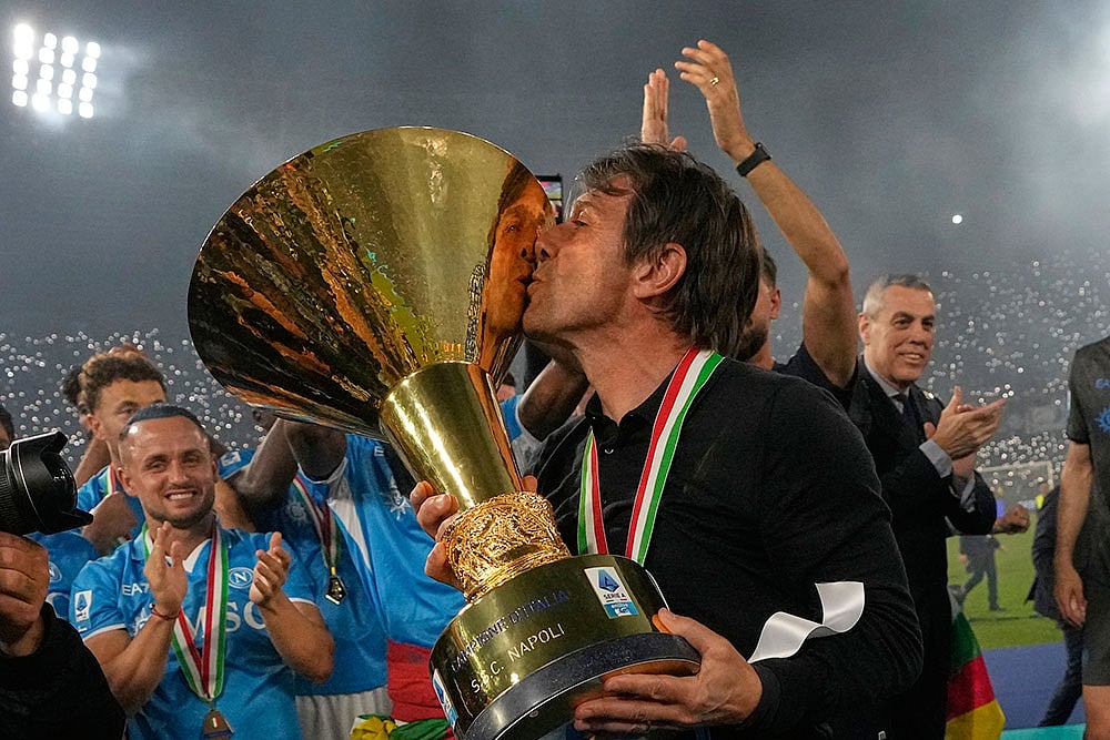 | Photo: AP/Gregorio Borgia : Serie A: Napoli vs Cagliari