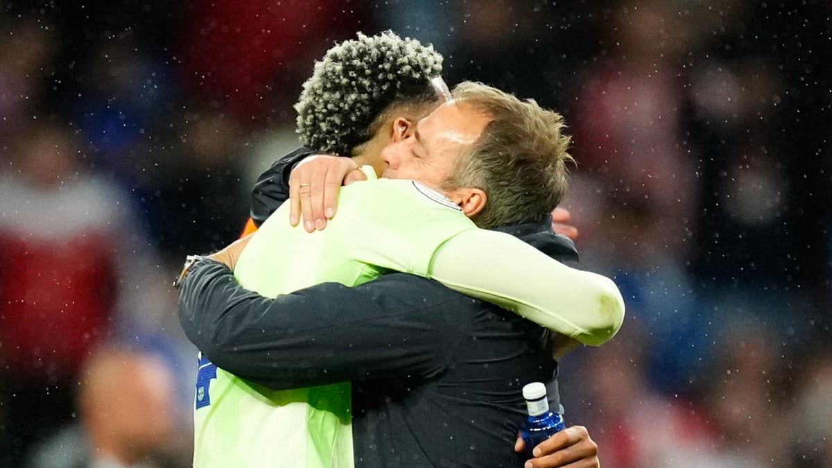 Hansi Flick and Ronald Araujo