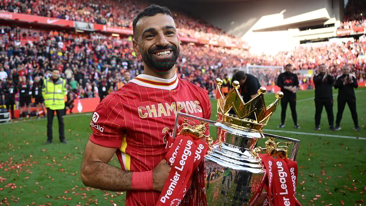 File : Mohamed Salah poses with the Premier League trophy.