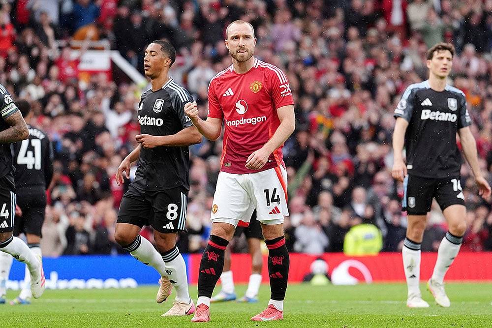 | Photo: Martin Rickett/PA via AP : EPL: Manchester United vs Aston Villa