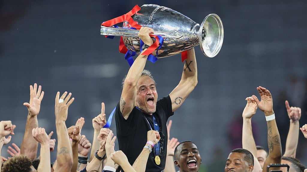 AP : Paris Saint-Germain's head coach Luis Enrique lifts the trophy after the Champions League final against Inter Milan at the Allianz Arena in Munich, Germany.