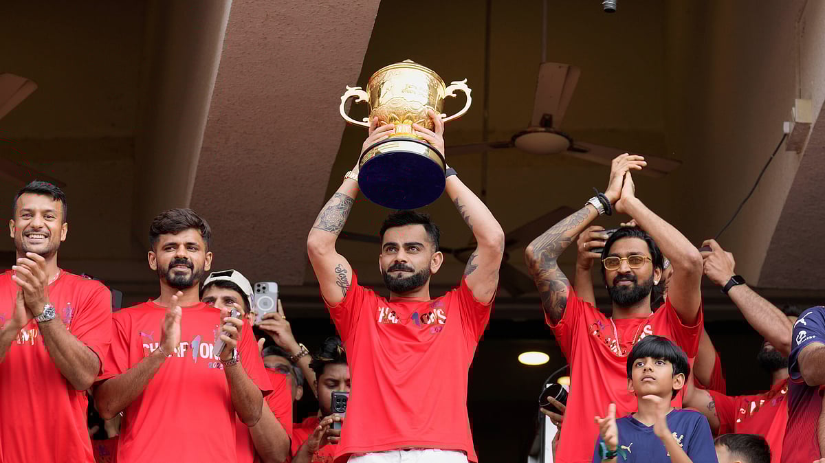 (AP Photo/Aijaz Rahi)
 : Royal Challengers Bengalurus Virat Kohli displays the Indian Premier League winners trophy to the fans at the M. Chinnaswamy Stadium in Bengaluru, India, Wednesday, June 4, 2025. 

