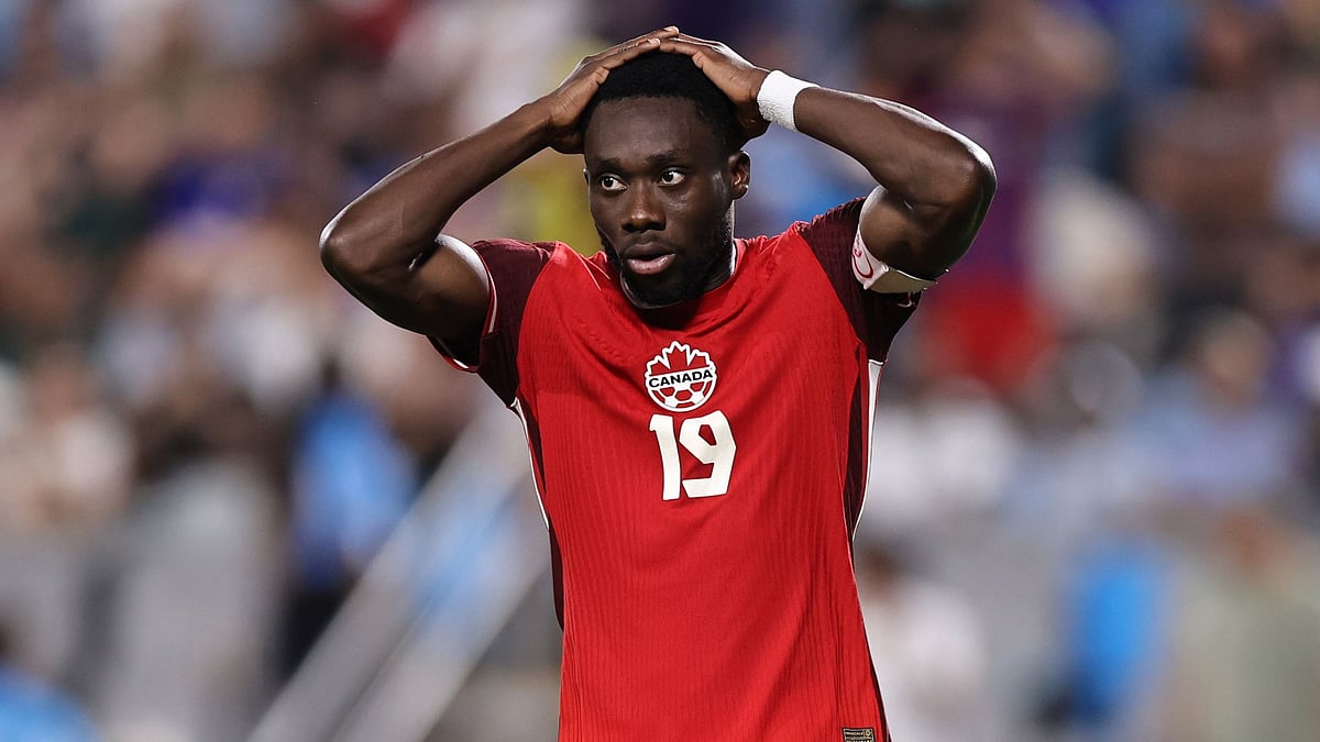 File : Alphonso Davies suffered a serious knee injury while representing Canada.