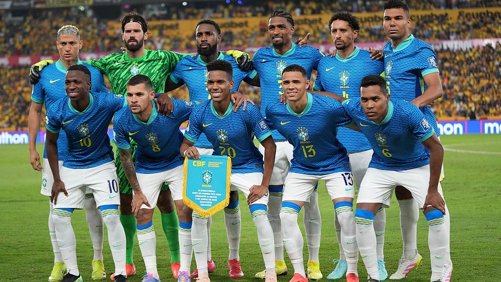 AP/Dolores Ochoa : Players of Brazil line up for a team photo before a World Cup 2026 qualifying soccer match against Ecuador at Banco Pichincha stadium in Guayaquil, Ecuador.