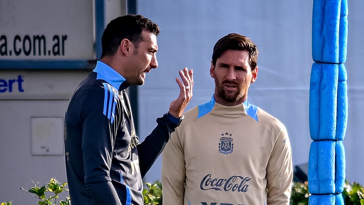 File : Argentina's Lionel Messi and Lionel Scaloni.