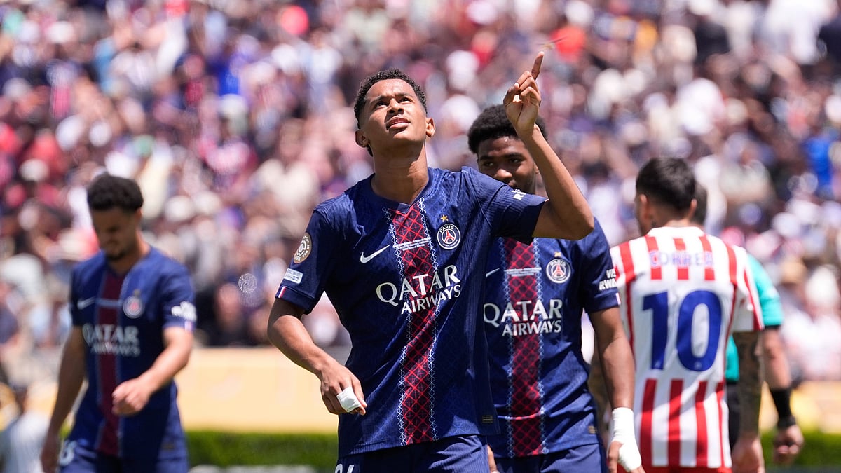  (AP Photo/Mark J. Terrill) : Paris Saint-Germain's Senny Mayulu celebrates his side's third goal during the Club World Cup group B soccer match between PSG and Atletico Madrid, in Pasadena, Calif., Sunday, June 15, 2025.