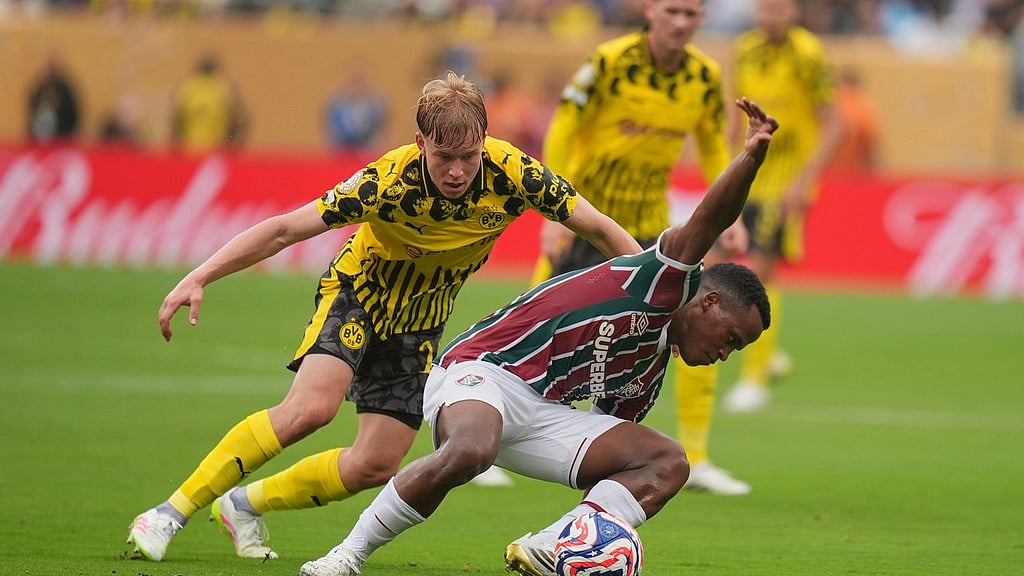 Photo: AP : Fluminense's Jhon Arias, front, and Borussia Dortmund's Daniel Svensson (24) battle for the ball during their FIFA Club World Cup group F match in East Rutherford, New Jersey.