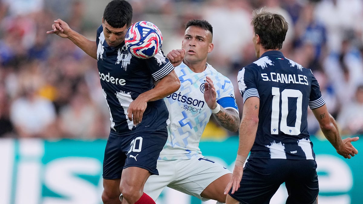 | Photo: AP/Mark J. Terrill : Monterrey's Jorge Rodriguez, left, heads the ball against Inter Milan's Lautaro Martinez, center, during the Club World Cup group E soccer match between CF Monterrey and Inter Milan in Pasadena, Calif., Tuesday, June 17, 2025.
