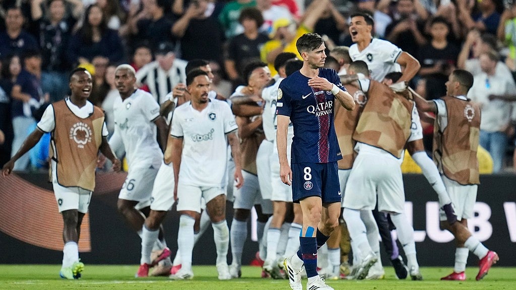 AP : Paris Saint-Germain's Fabian Ruiz reacts following the Club World Cup group B soccer match between PSG and Botafogo in Pasadena, Calif.