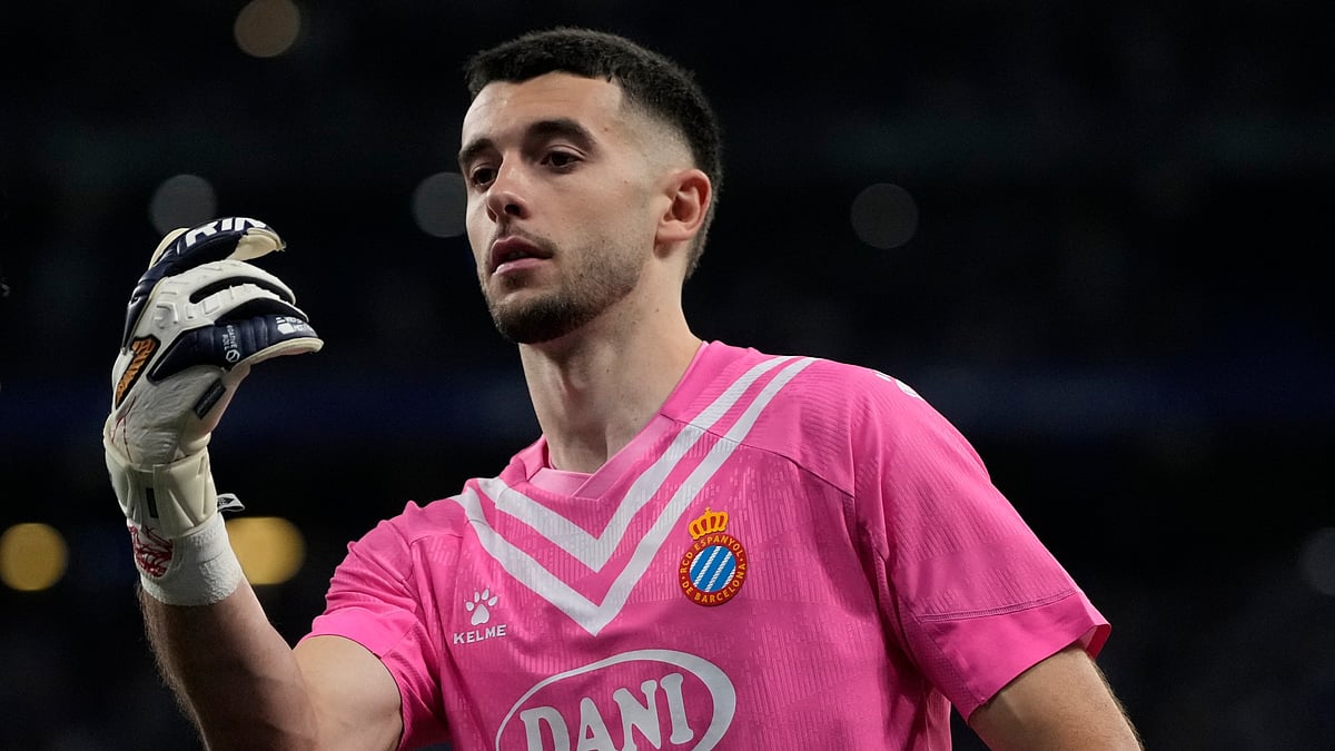 File : File photo of Barcelona's new goalkeeper Joan Garcia playing for Espanyol.