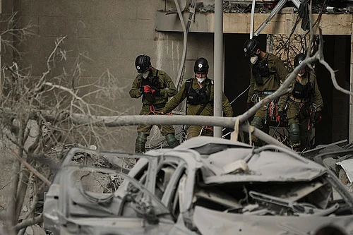 Photo: AP/Leo Correa : Iran Israel Missile War