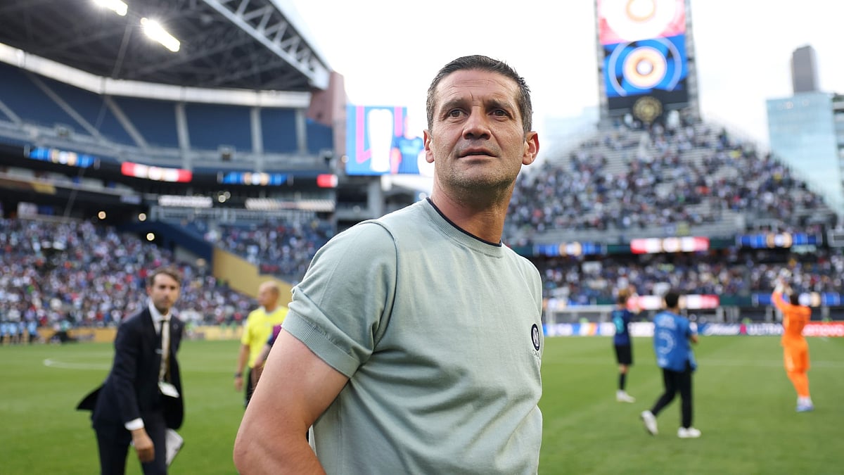 File : Inter coach Cristian Chivu at Lumen Field.