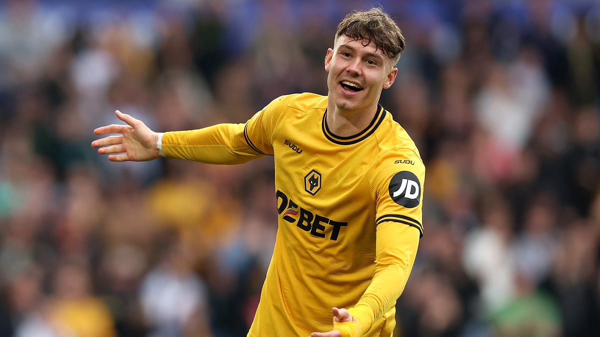 File : Jorgen Strand Larsen in action for Wolves.