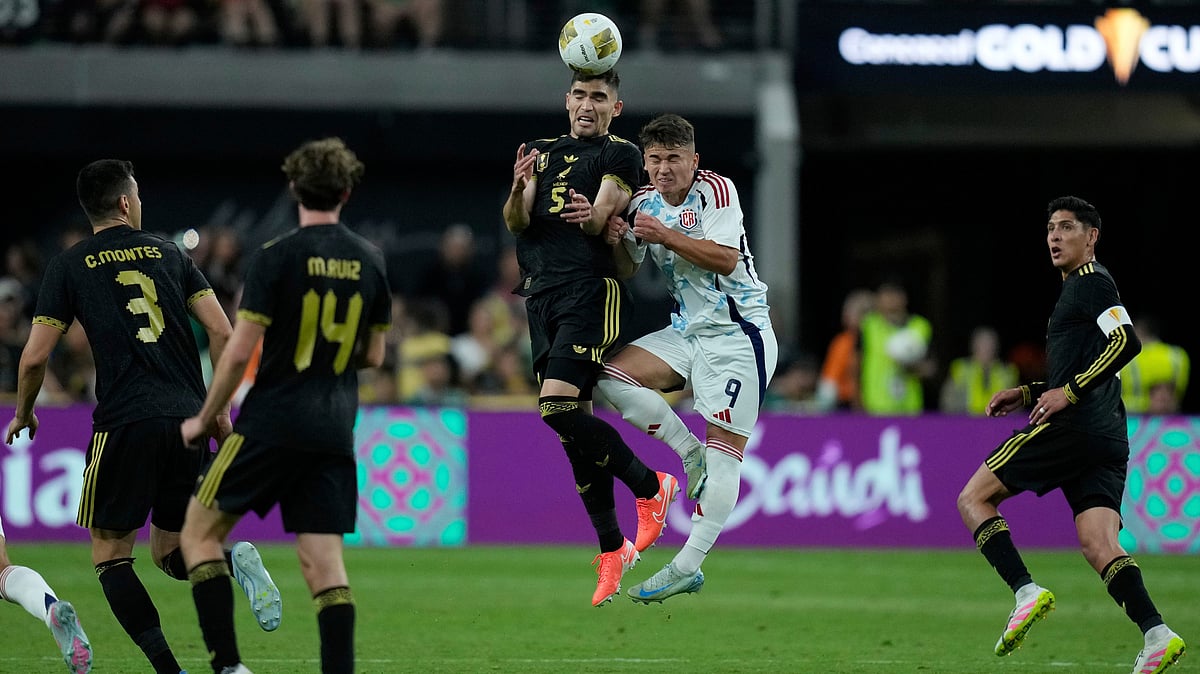 | Photo: AP/John Locher : Mexico vs Honduras, CONCACAF Gold Cup 2025: Johan Vasquez heads the ball over Manfred Ugalde during a CONCACAF Gold Cup soccer match Sunday, June 22, 2025, in Las Vegas.