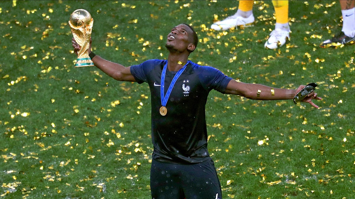 Paul Pogba lifts the World Cup trophy in 2018.