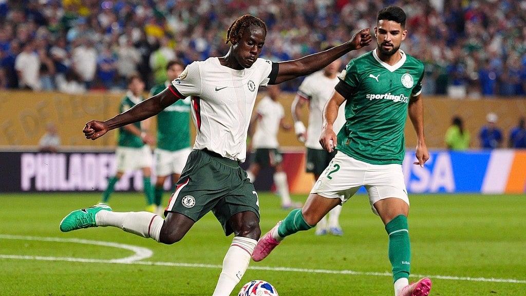 AP/Derik Hamilton : Chelsea's Trevoh Chalobah clears the ball past Palmeiras' Jose Manuel Lopez during the Club World Cup quarterfinal soccer match between Palmeiras and Chelsea in Philadelphia.