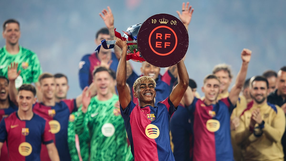 Lamine Yamal celebrates his second La Liga title