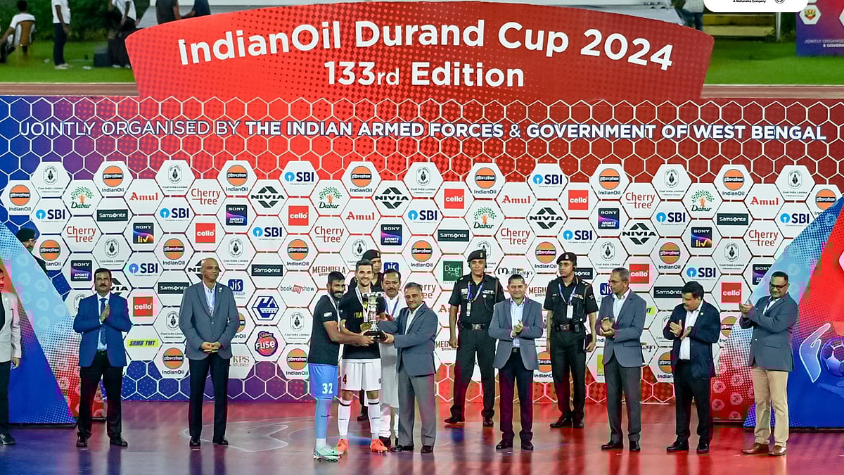 | Photo: X/thedurandcup : NorthEast United lifting the Durand Cup 2024 trophy.