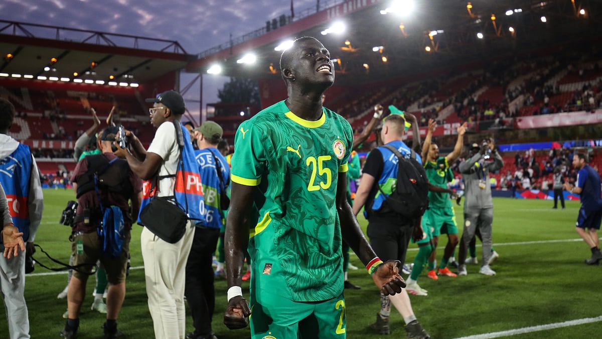 File : El Hadji Malick Diouf in action for Senegal against England.