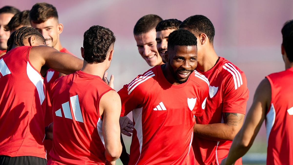 X/67Kelechi : Sevilla players at their training camp.