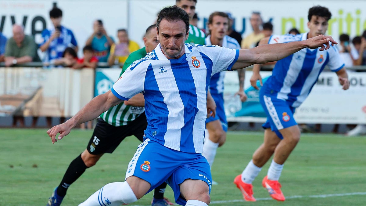 | Photo: X/RCDEspanyol : Espanyol players in action during the pre-season friendly match against Peralada.