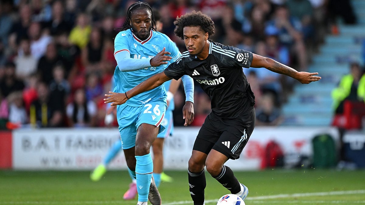 File : Boubacar Kamara in action for Aston Villa.