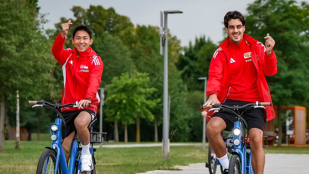 X | fcunion_en : Greuther Furth vs Union Berlin warm-up match: 'Die Eisernen' players enjoy a bicycle ride.