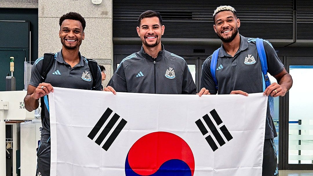 | Photo: X/NUFC : K-League XI vs Newcastle United: Newcastle players posing with the South Korean flag ahead of the pre-season friendly match.