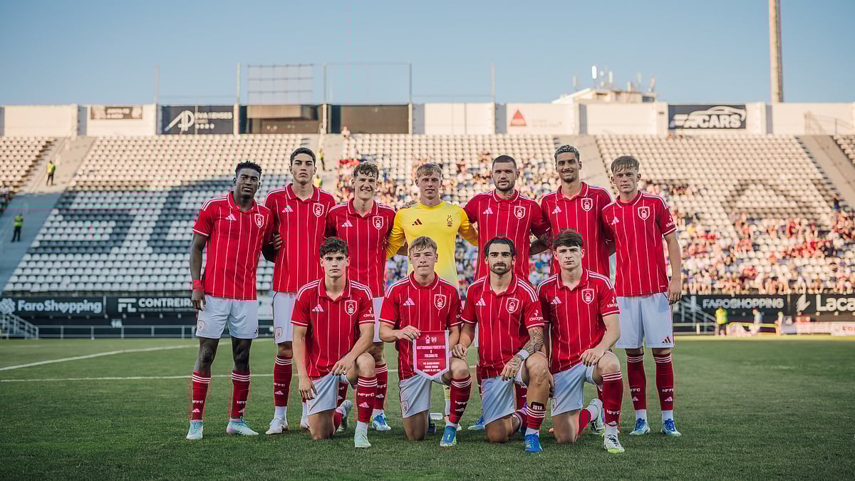 | Photo: X/NFFC : Notingham Forest players pose for a squad photo ahead of their pre-season friendly match against Fulham.