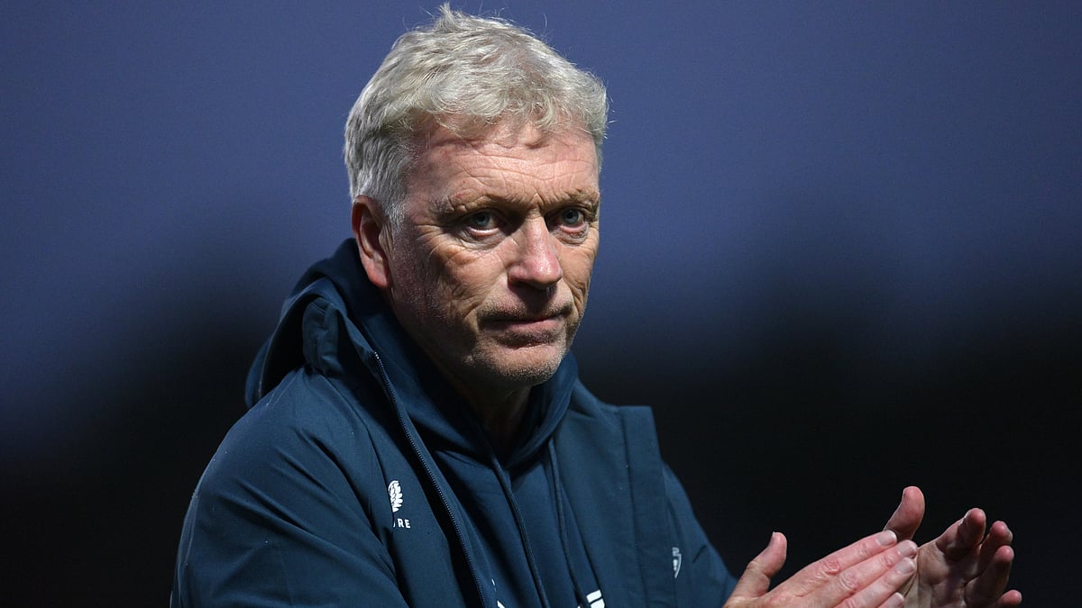 David Moyes has warned Everton are running out of time to sign players.