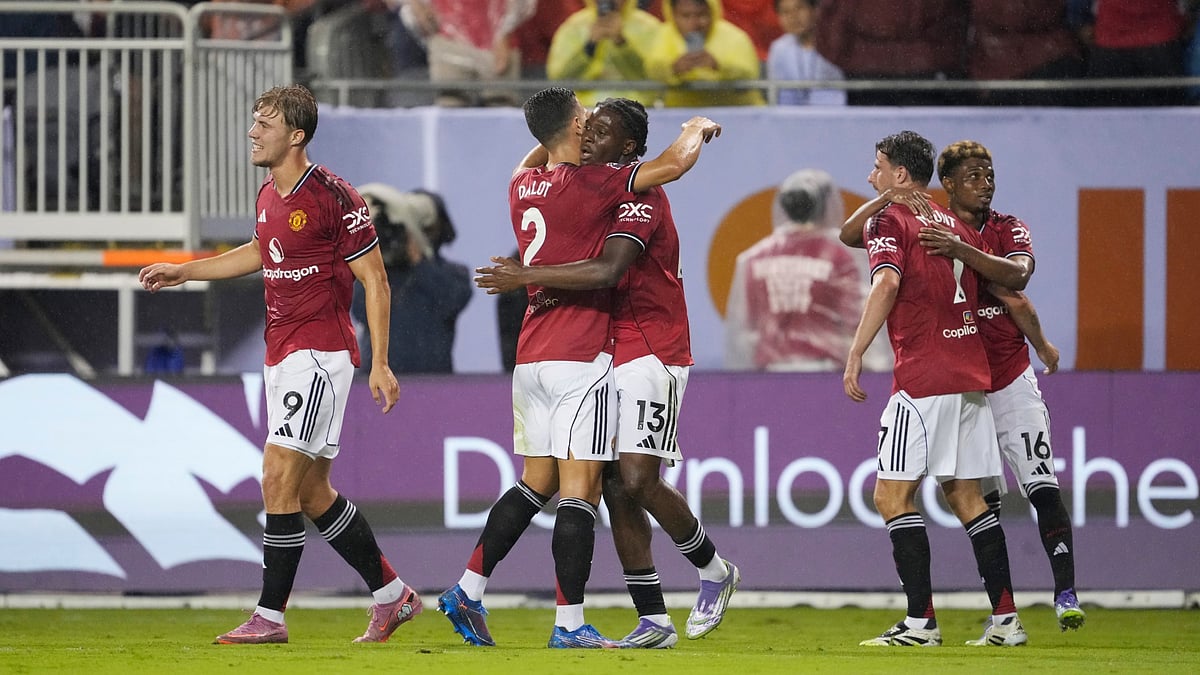 Manchester United celebrate Patrick Dorgu's goal