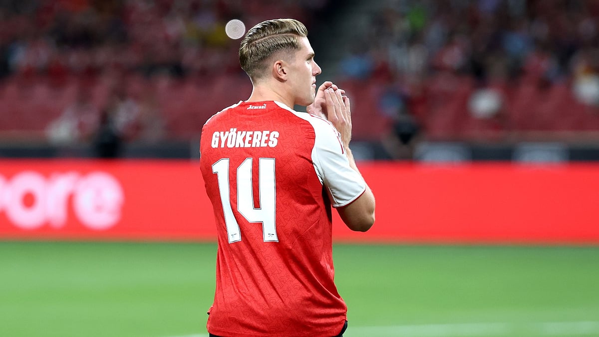 Viktor Gyokeres in an Arsenal jersey.