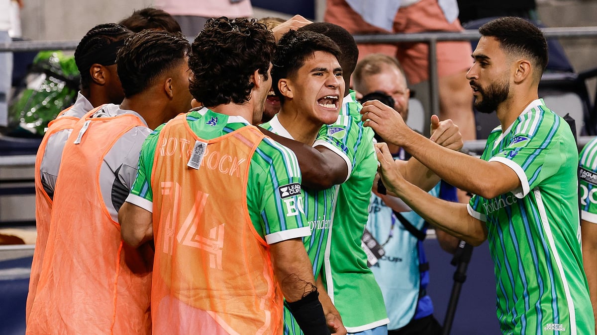 Cruz Azul vs Seattle Sounders, Leagues Cup 2025: Seattle Sounders players celebrate after scoring a goal.