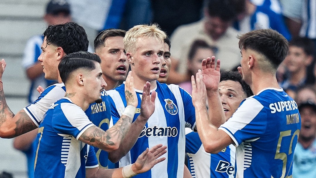 X/@FCPorto : FC Porto celebrating their win against Atletico Madrid.