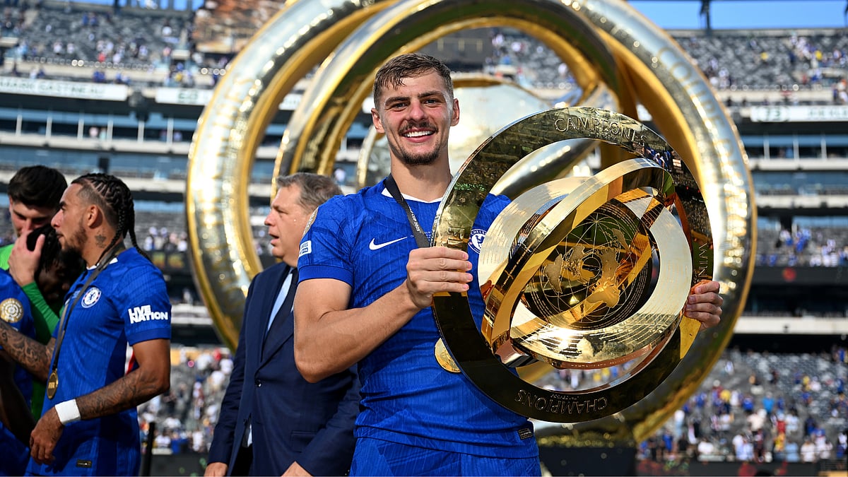 File : Kiernan Dewsbury-Hall lifting the FIFA Club World Cup for Chelsea.