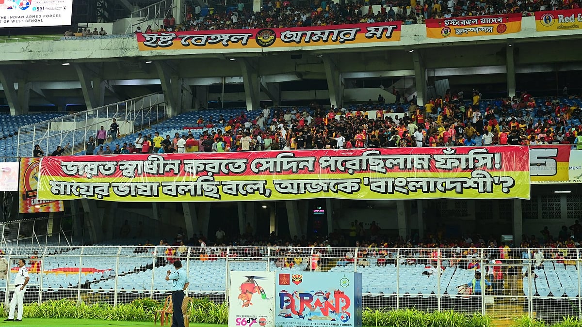 | Photo: X/ebultras1920 : Durand Cup 2025: East Bengal Ultras unfurled a banner protesting against insult to Bengali language.