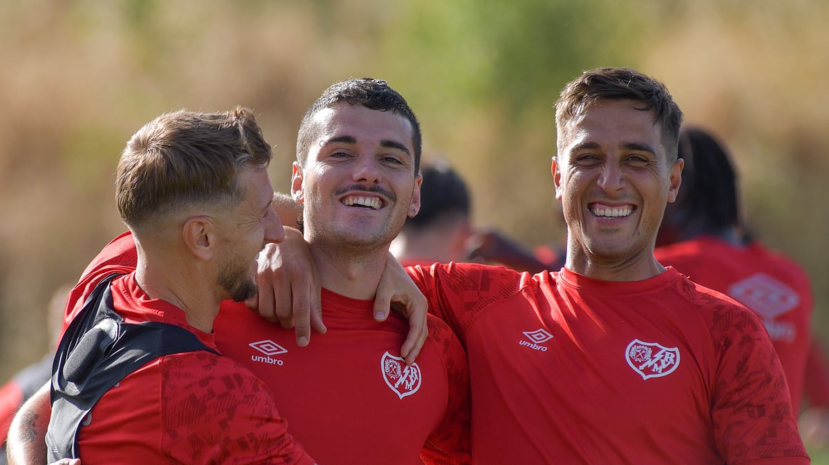 Photo: X | Rayo Vallecano : Rayo Vallecano players during a practice session.