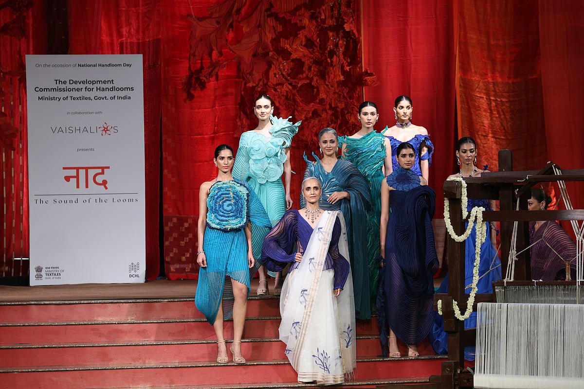 Gulshan Sacheva - (Vidhi Images) : “NAAD – The Sound of the Looms” – a retrospective handloom couture showcase by Vaishali Shadangule