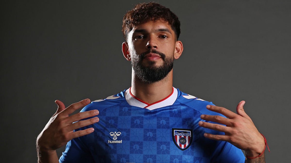 Omar Alderete signs for Sunderland