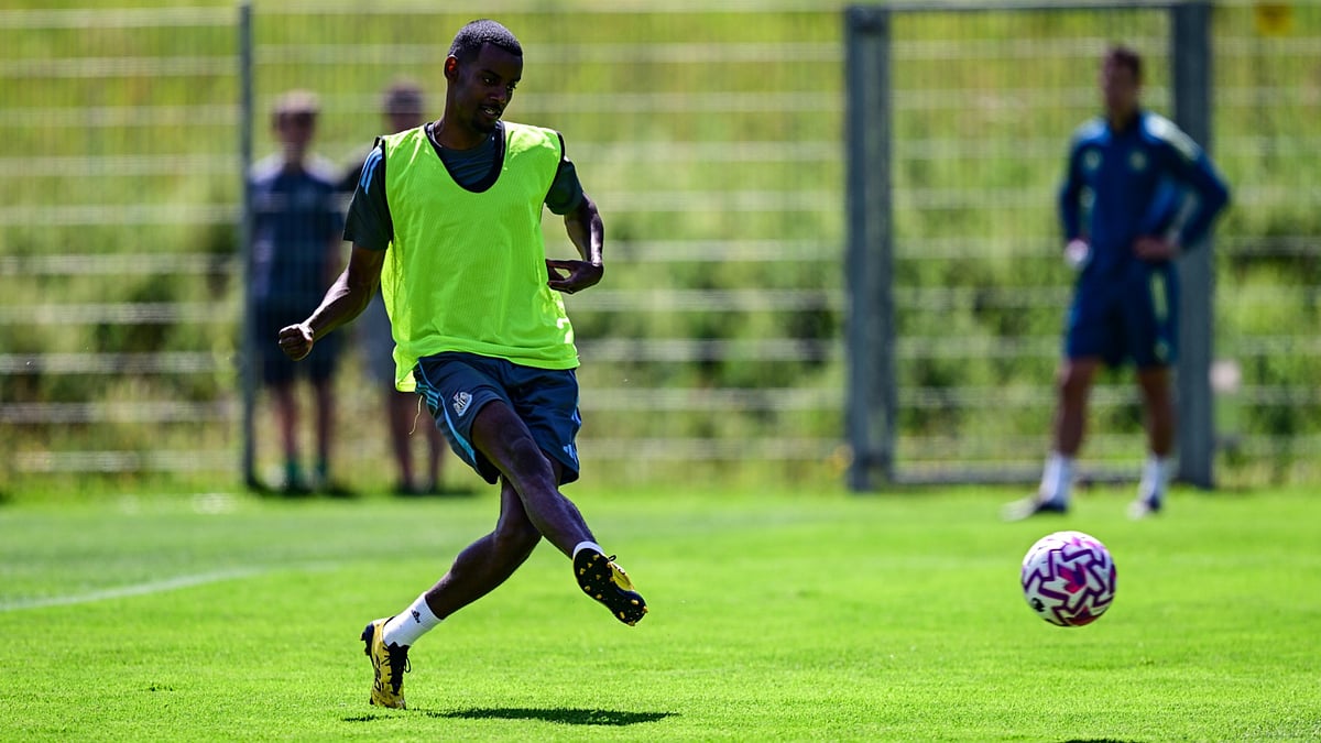 Alexander Isak trains on his own at Newcastle