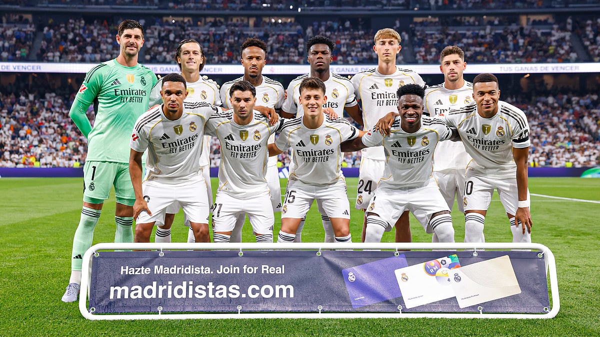 X/realmadriden : Real Madrid CF players posing ahead of kick-off