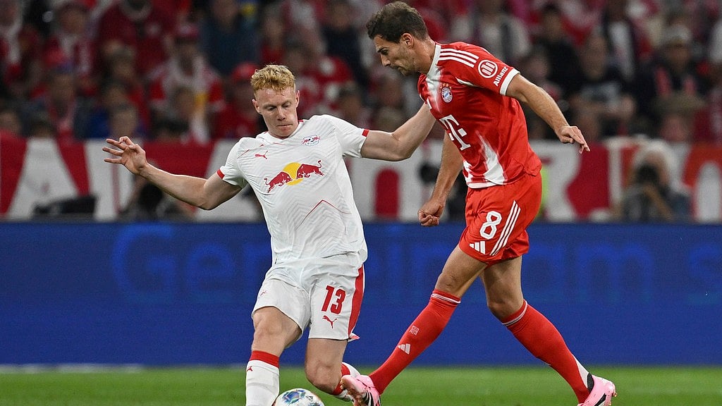 Sven Hoppe/dpa via AP : Bayern Munich's Leon Goretzka, right, and Leipzig's Nicolas Seiwald in action during the Bundesliga soccer match between Bayern Munich and RB Leipzig at Allianz Arena, Munich, Germany.
