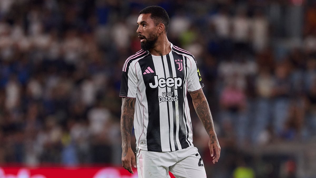 Douglas Luiz joins Nott'm Forest on loan.